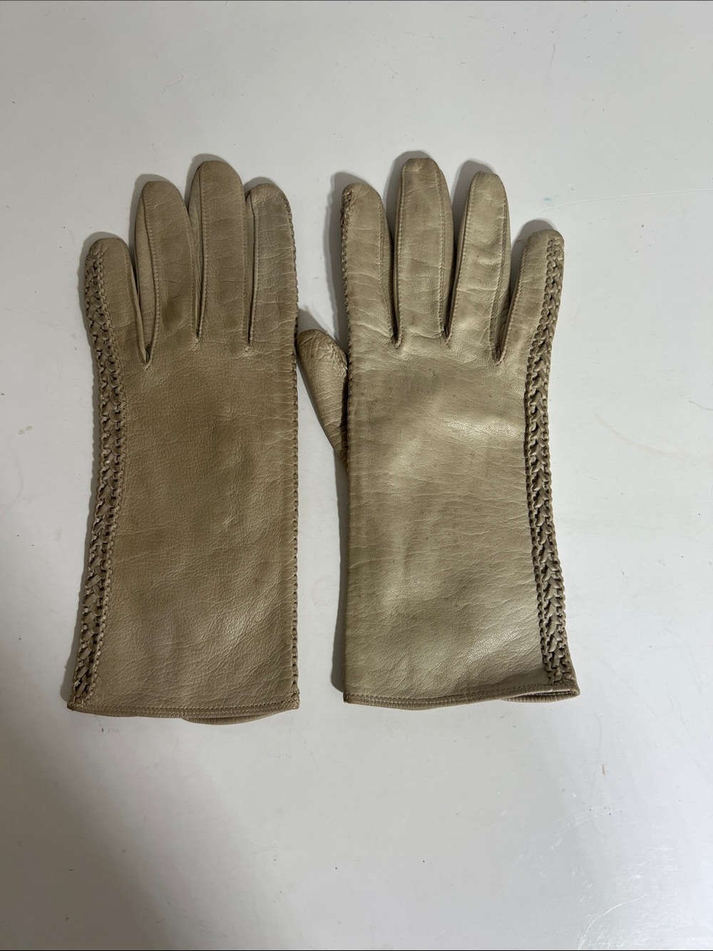 Vintage Classic Braided-Trim Leather Gloves in Taupe Size XSmall